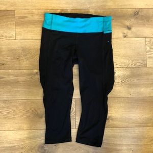 Lululemon cropped leggings. Size 6.